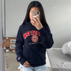 Fleece-lined sweatshirt for Boston University !